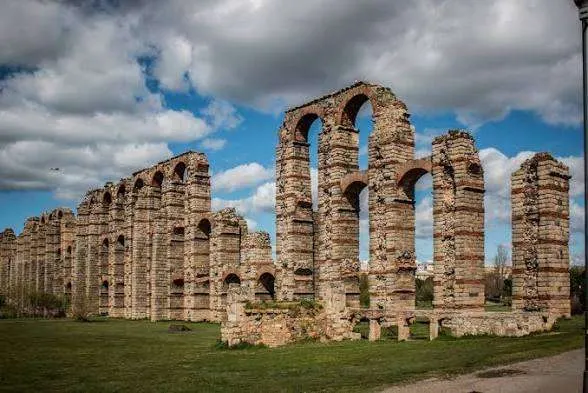 Siente MÉRIDA: el legado del Imperio Romano en HOTEL 4*+DESAYUNO (oct-dic)