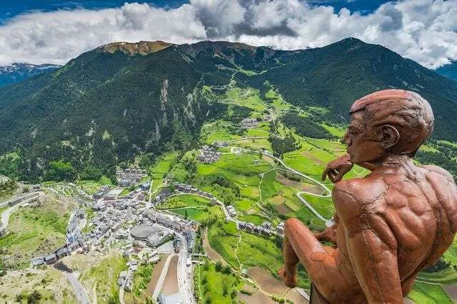 ANDORRA ¡MONTAÑA, RELAX Y PLANAZOS! Hotel 3* con desayuno -50% niños en una excelente ubicación en el centro de Andorra (Nov)