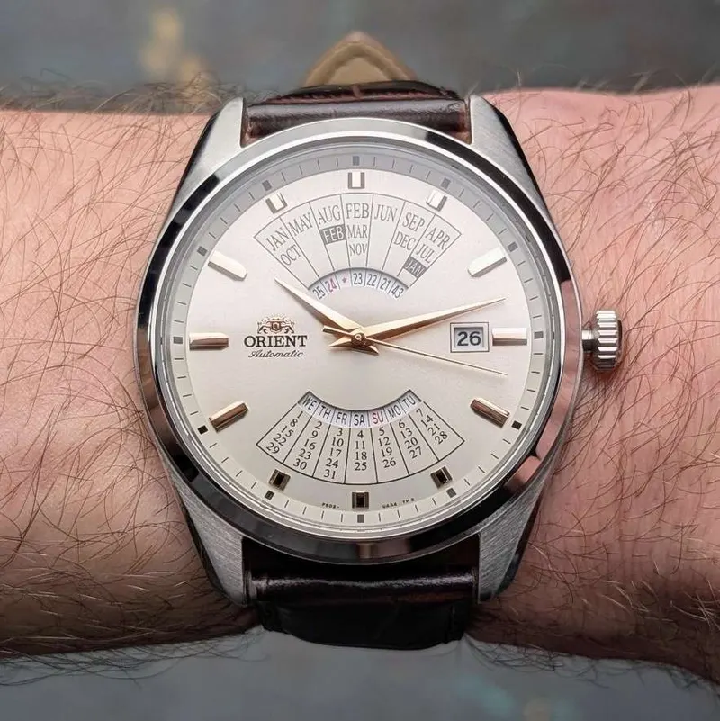 Orient Contemporary Multi-Year Calendar automático japonés · 43,5 mm · Calibre F6D22